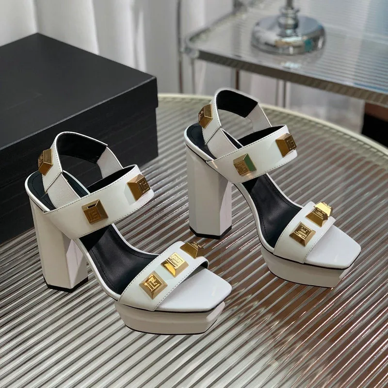 2024 Diseñador Sandalias para mujer Moda Tacones altos clásicos Sandalias de plataforma de cuero Ava Zapatos de mula de moda sex