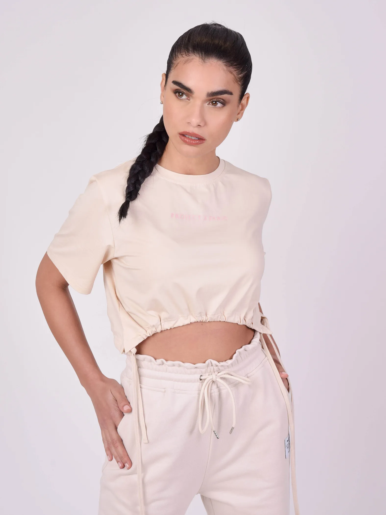 Camiseta corta con cordón
