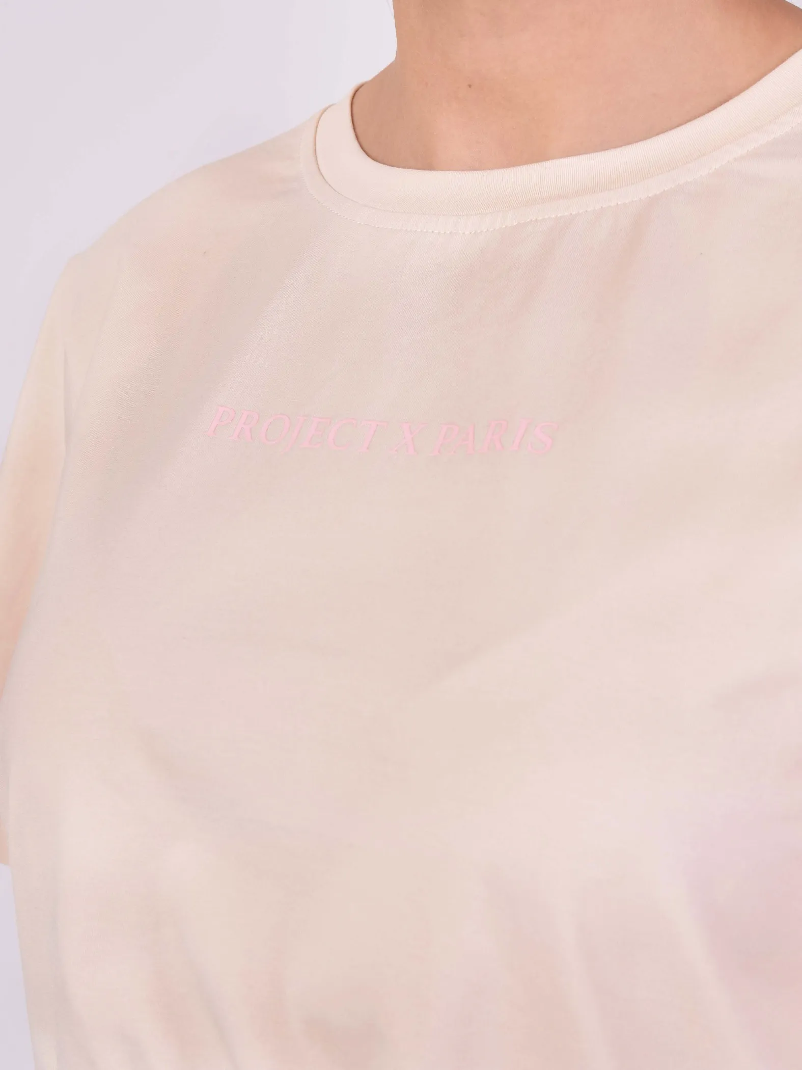 Camiseta corta con cordón