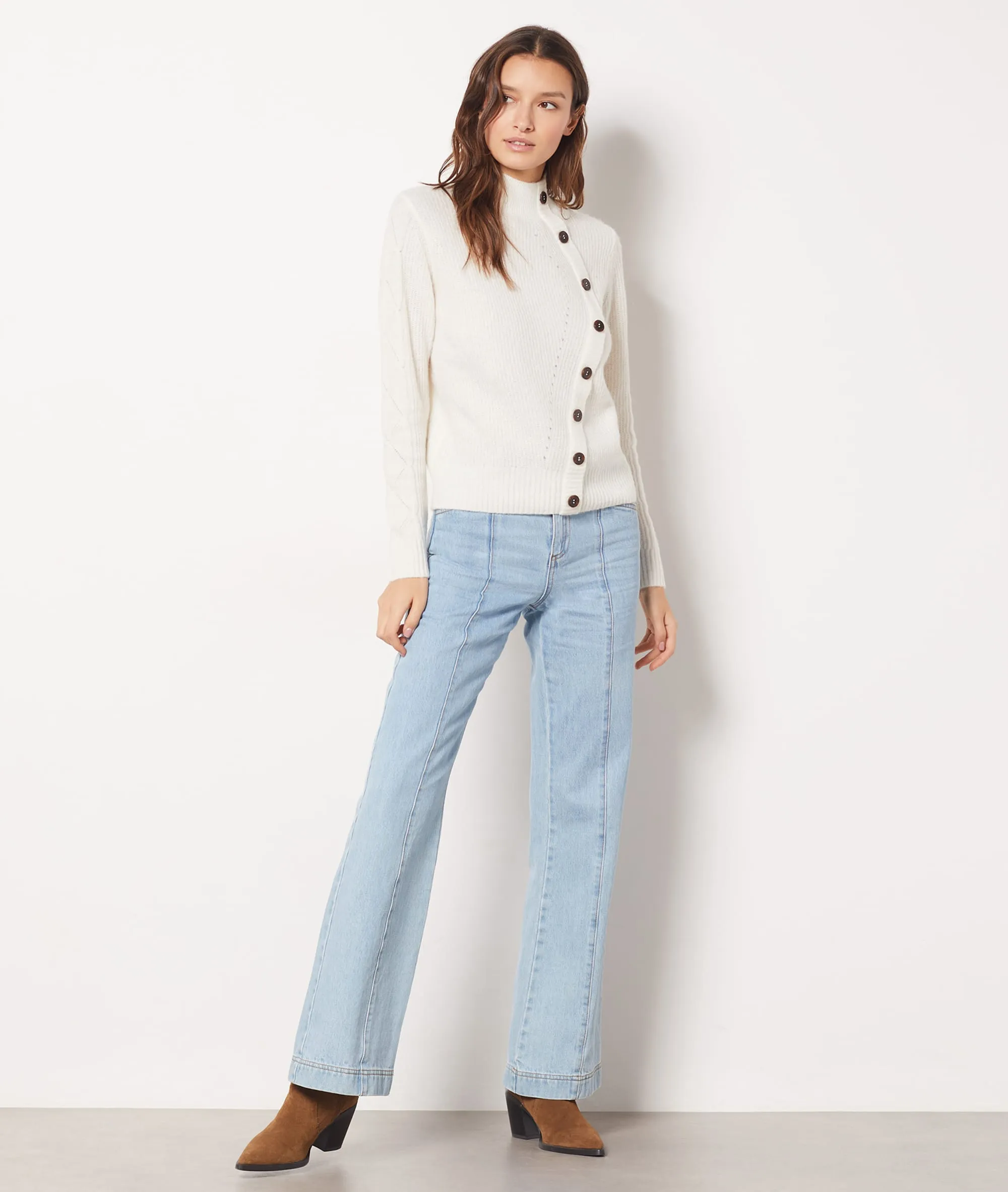 JERSEY DE CUELLO ALTO BOTONES DELANTEROS EMELINA ECRU  ETAM