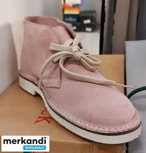 Stock Zapatos de mujer sin colores y modelos variados (made in Italy)
