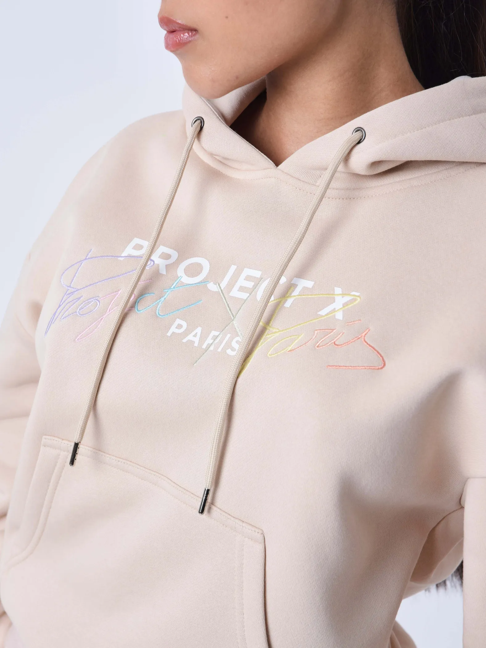 Sudadera con capucha bordada