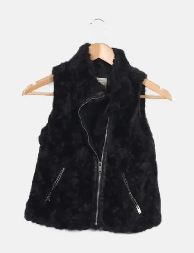 Zara Chaleco de pelo negro con cremallera